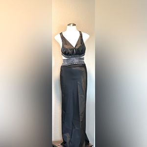 Sleeveless/backless prom/evening dress